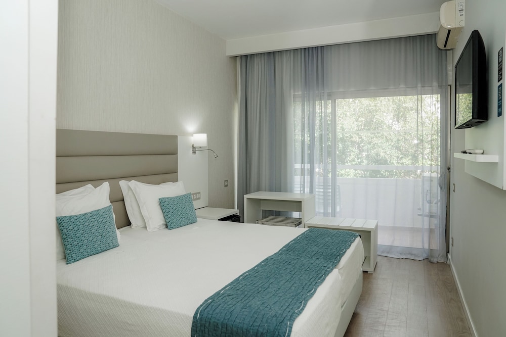 Carvi Beach Hotel 18/78