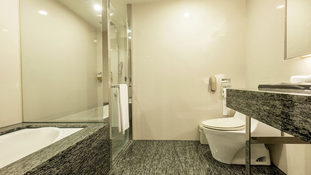 CHECK inn SELECT Taichung Dadun 45/48