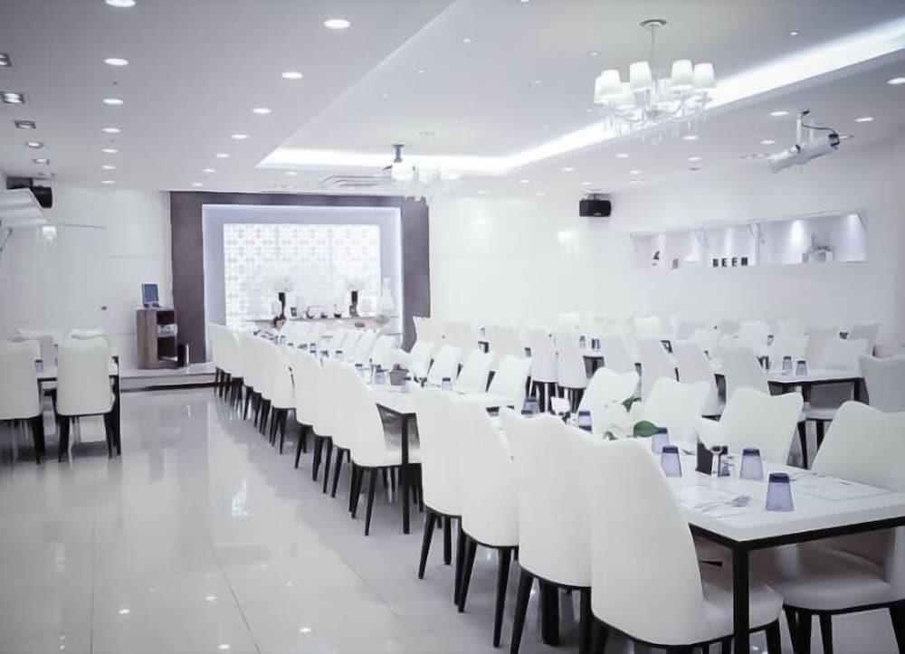Noblesse Hotel 44/50