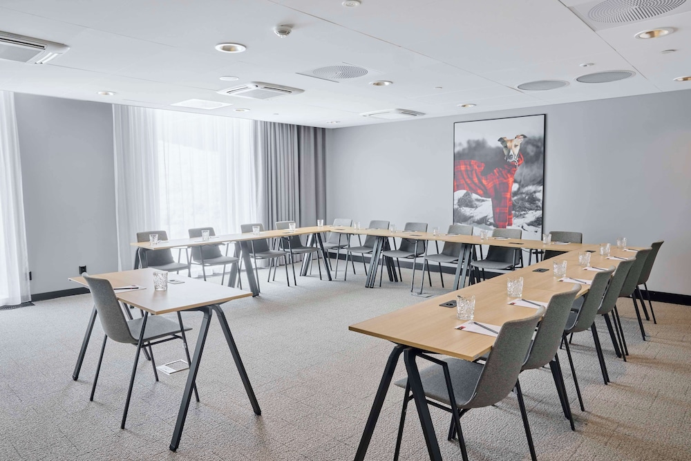 Radisson RED Oslo Airport 56/60