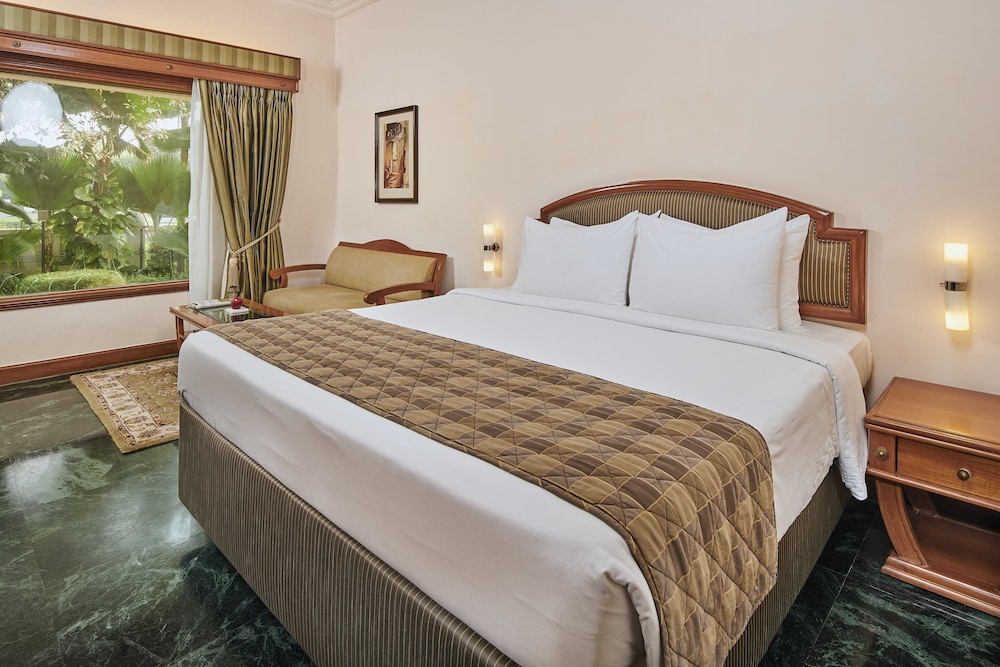 DELUXE, TWIN BEDS, GARDEN VIEW