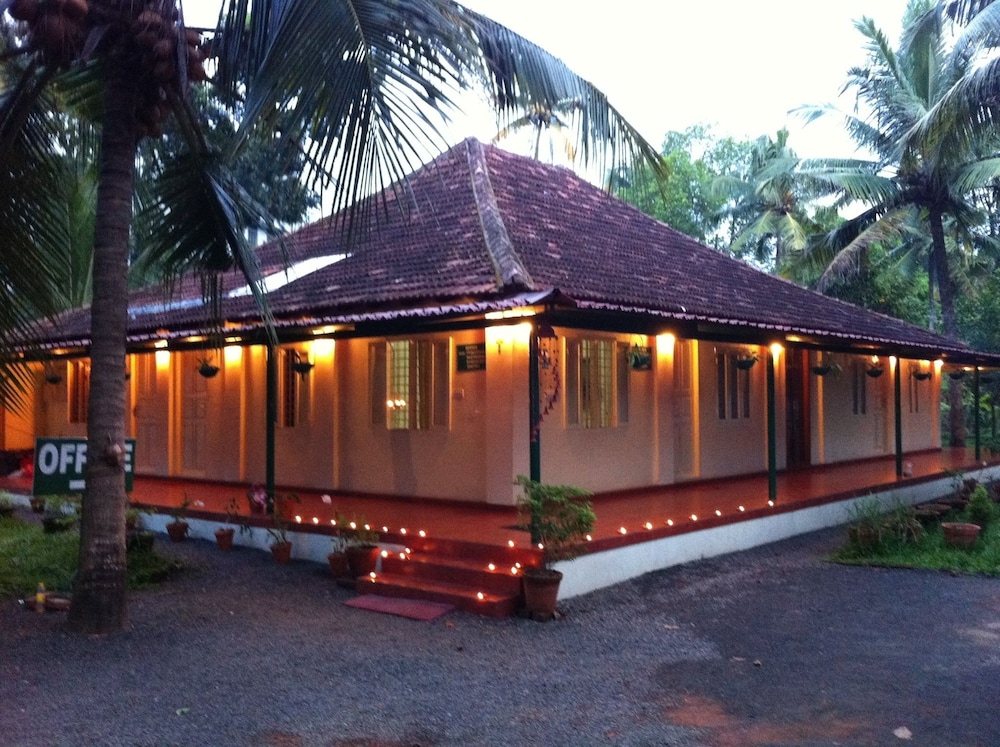 PALM GROVE SERVICE VILLA 2/48