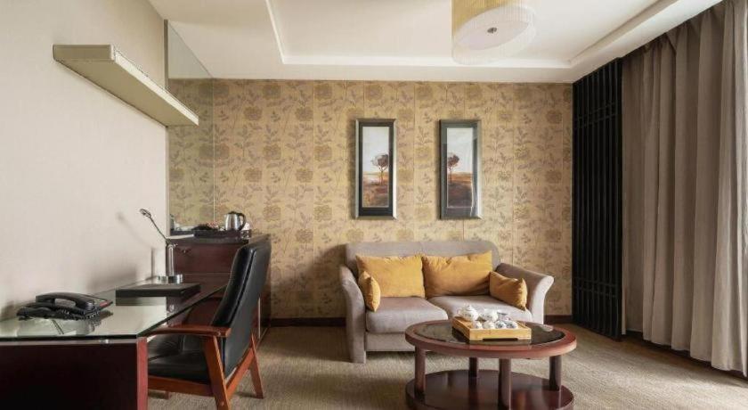 Xinhua Jianguo Hotel 3/48