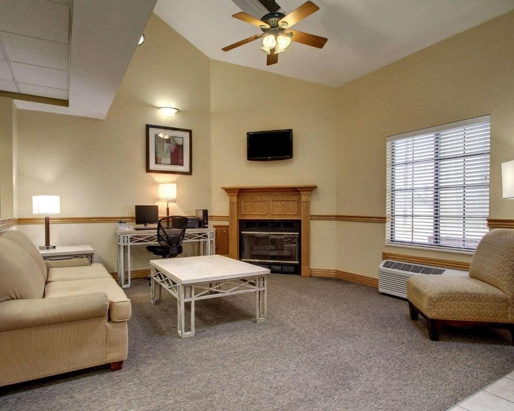 Columbia Inn And Suites 7/10