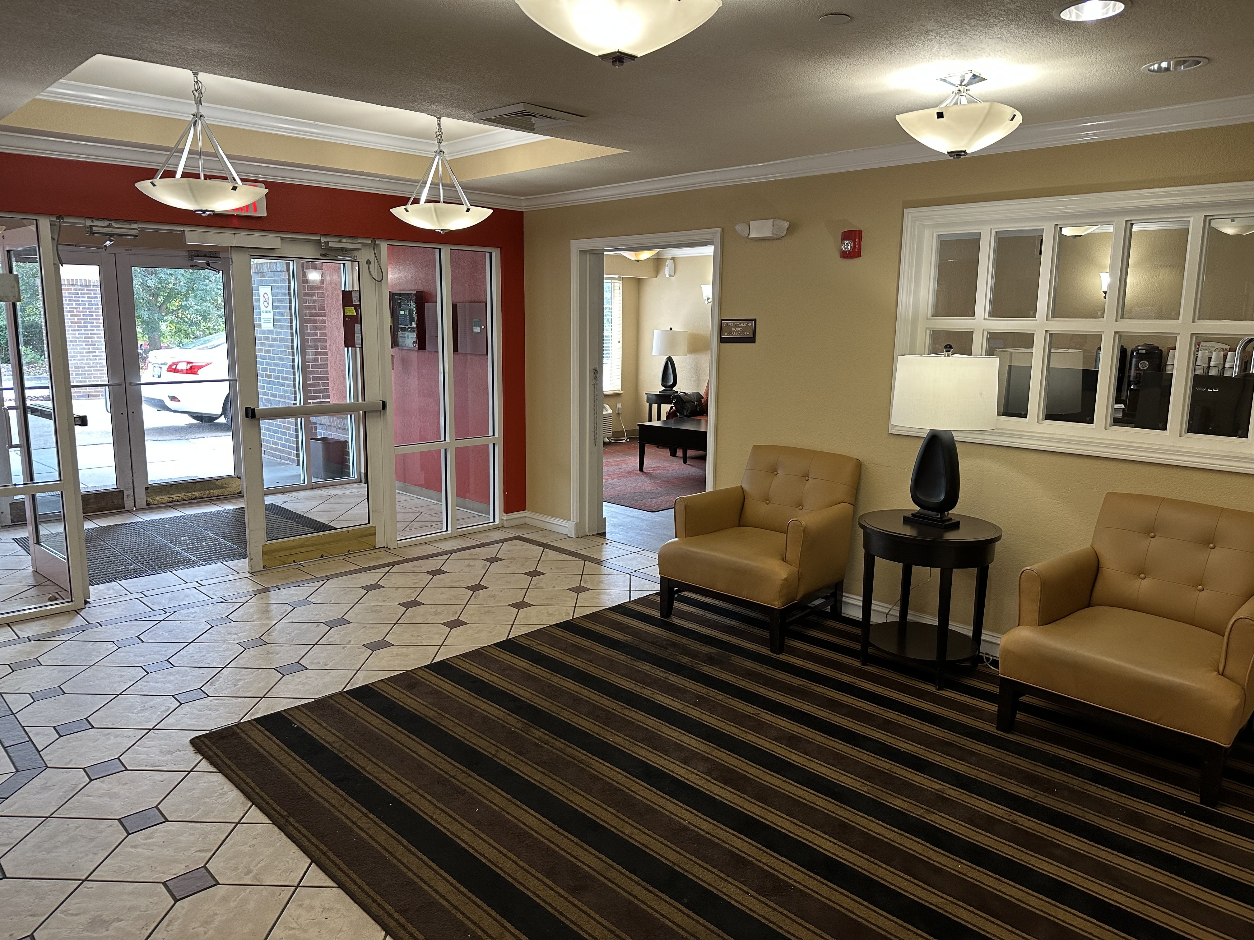 HomeTowne Studios by Red Roof Southfield 22/27