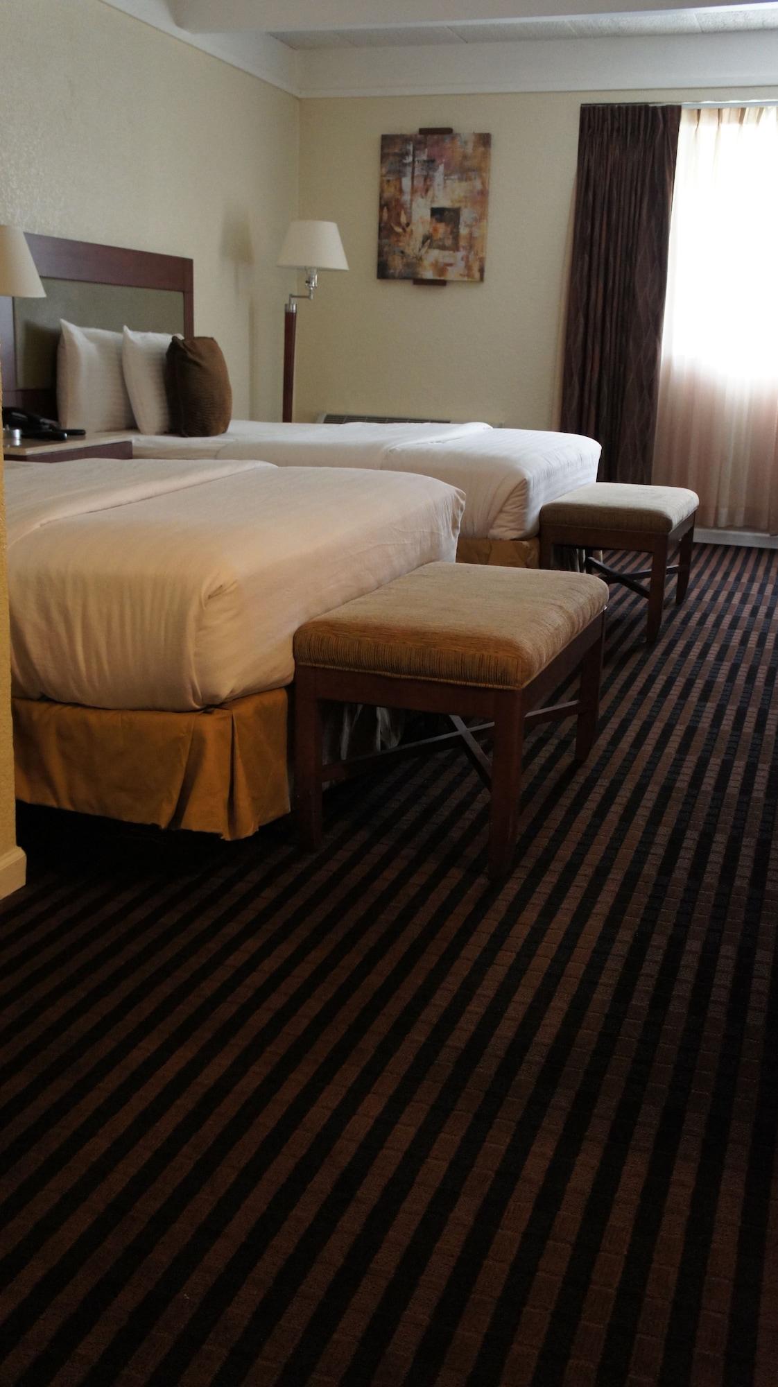 Lexington Inn And Suites-N.W. Chicago/Elgin 12/20