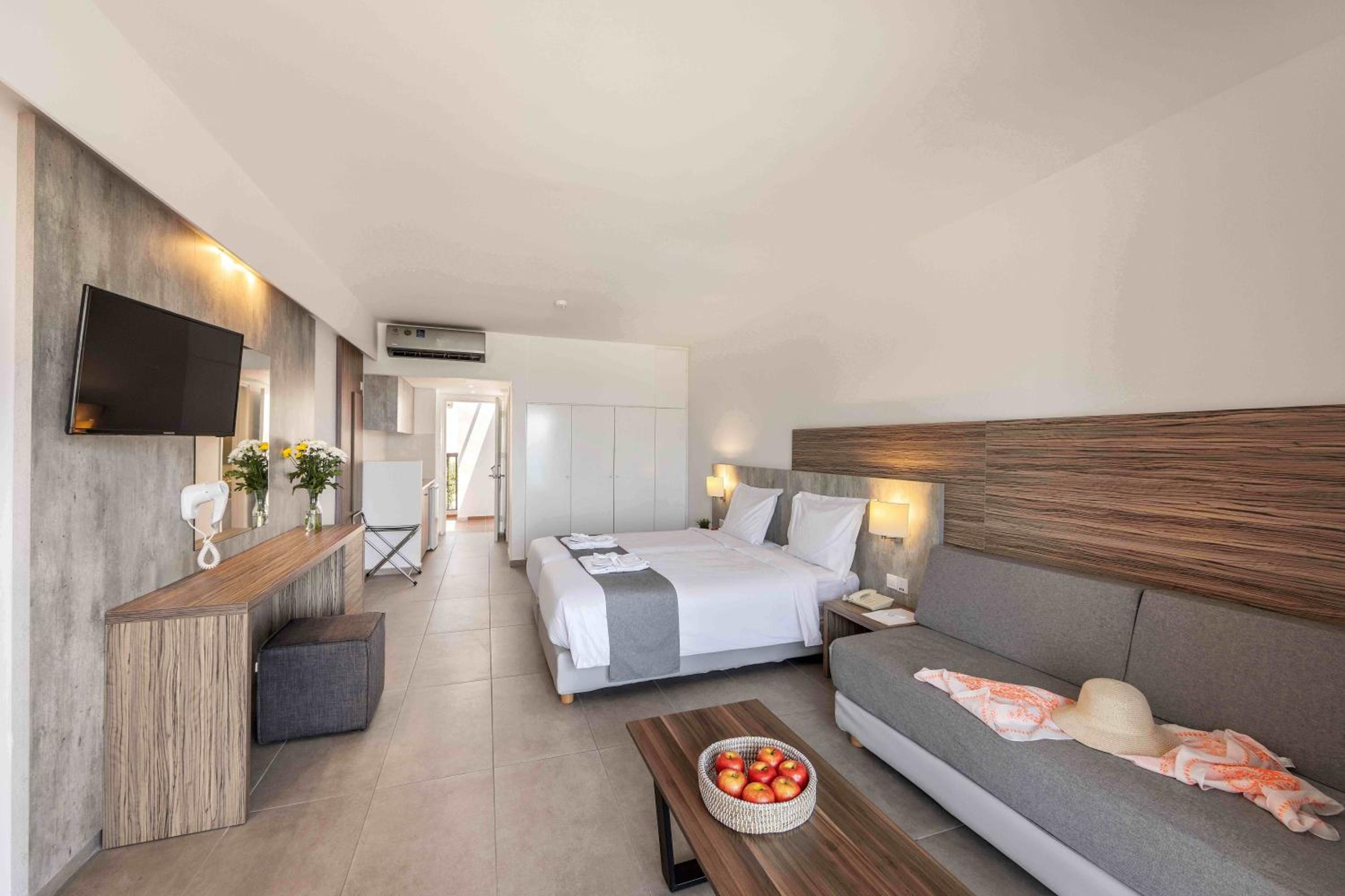 Superior, Double or Twin Bed, Lateral Side Sea View