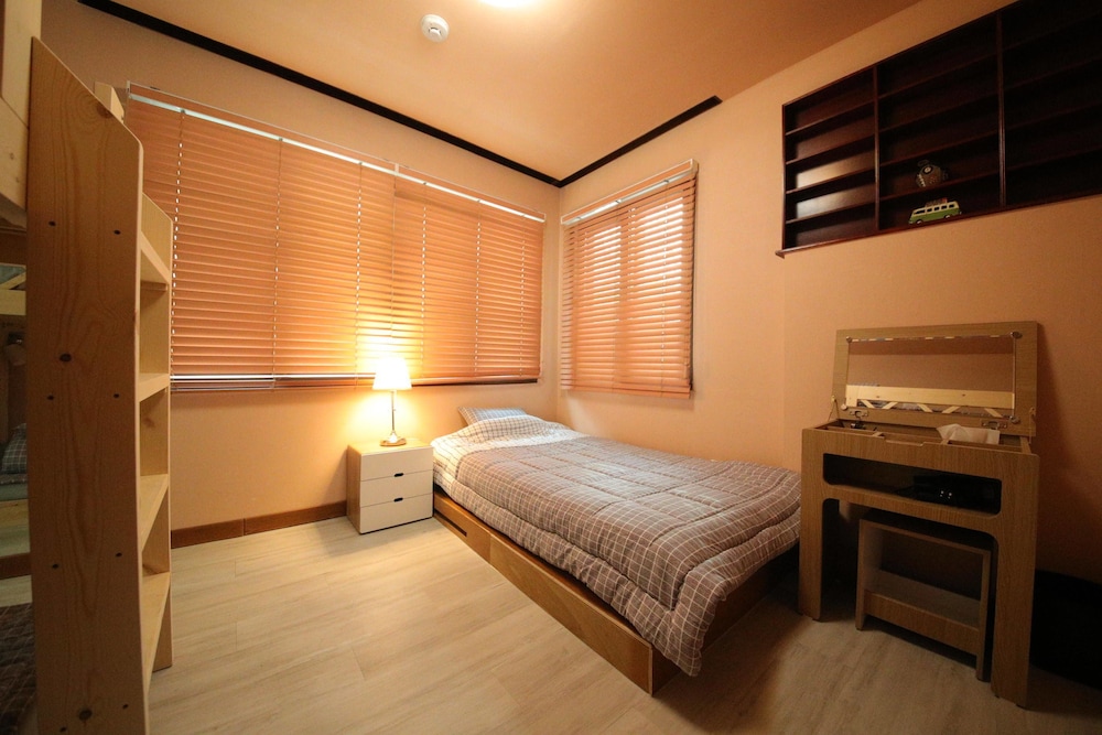 ROOM, TRIPLE