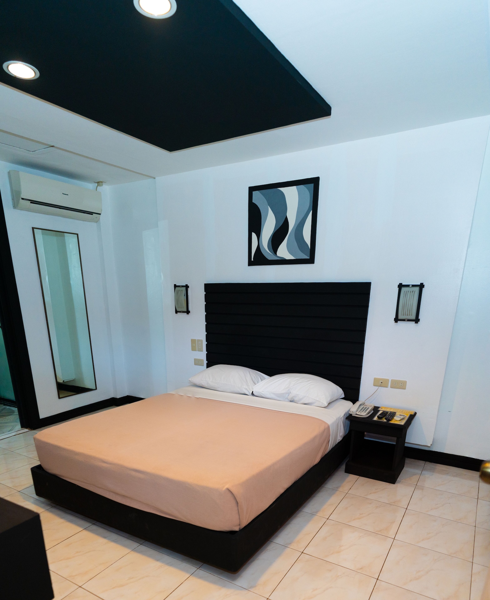 DELUXE, DOUBLE BED