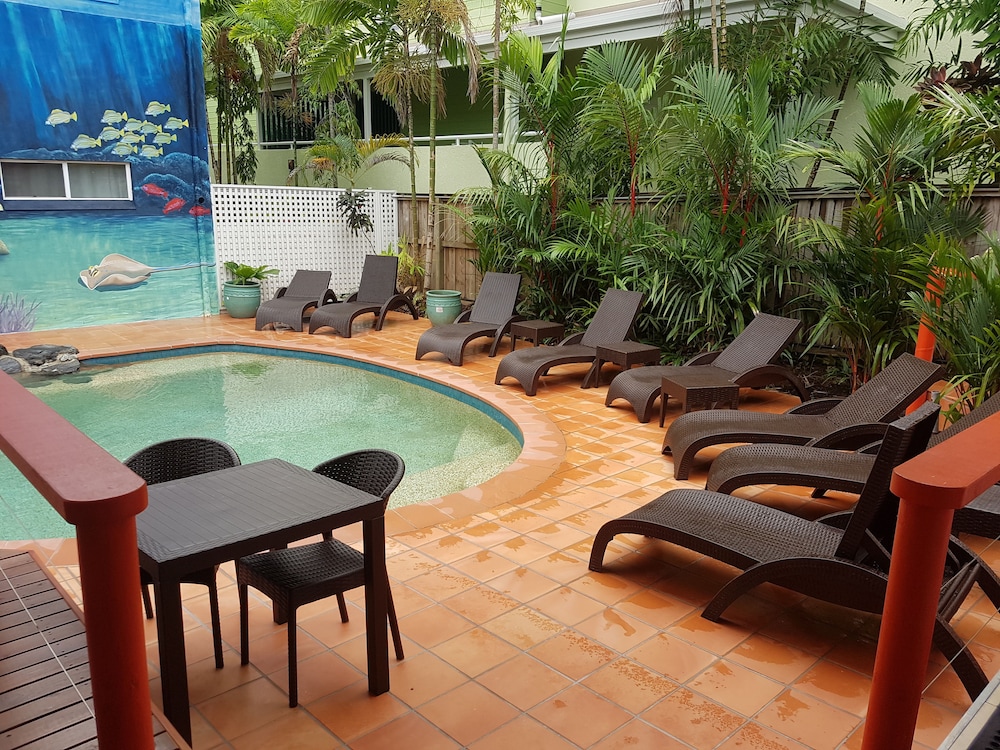 PORT DOUGLAS MOTEL 62/73