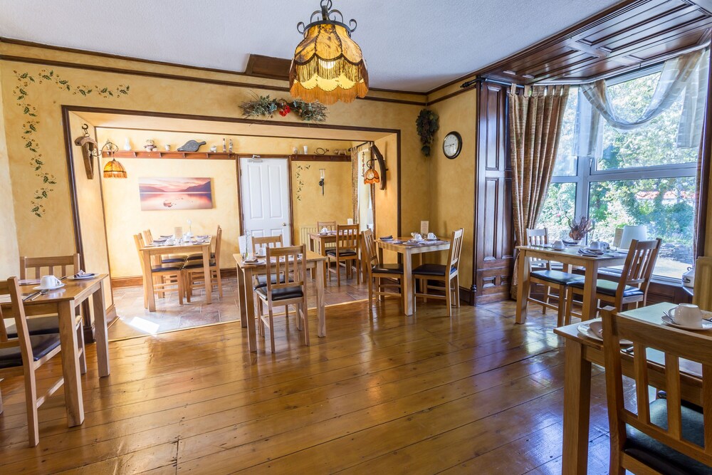 The Cottage 30/49