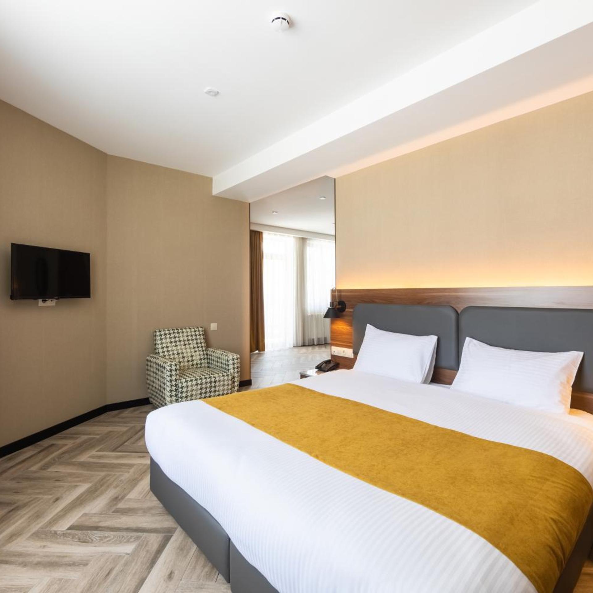 Executive, Suite
