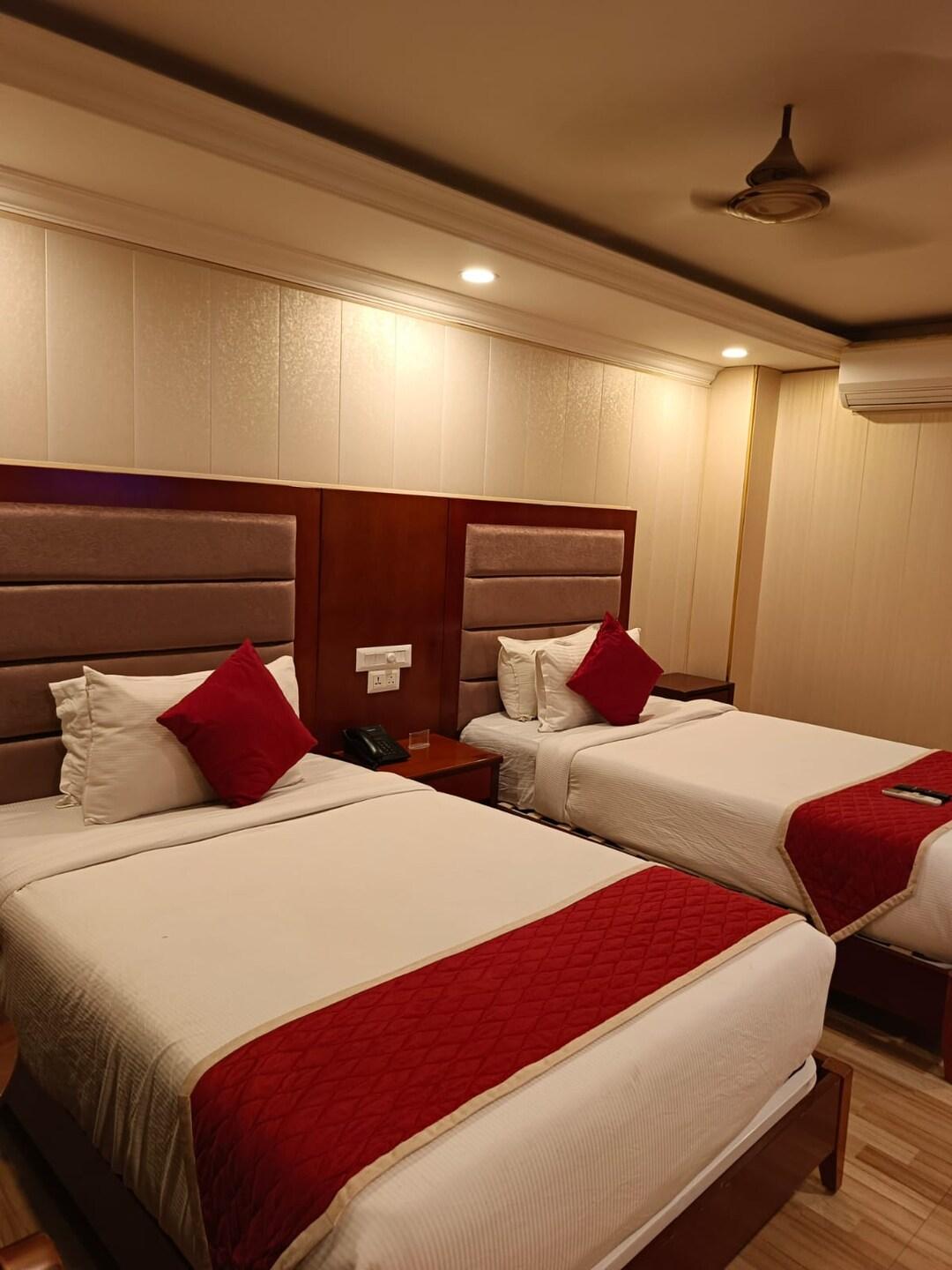 Deluxe, Twin Beds