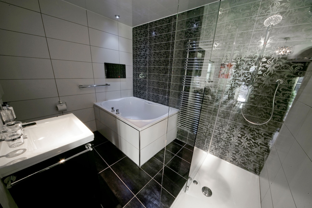Windermere Suites 33/39