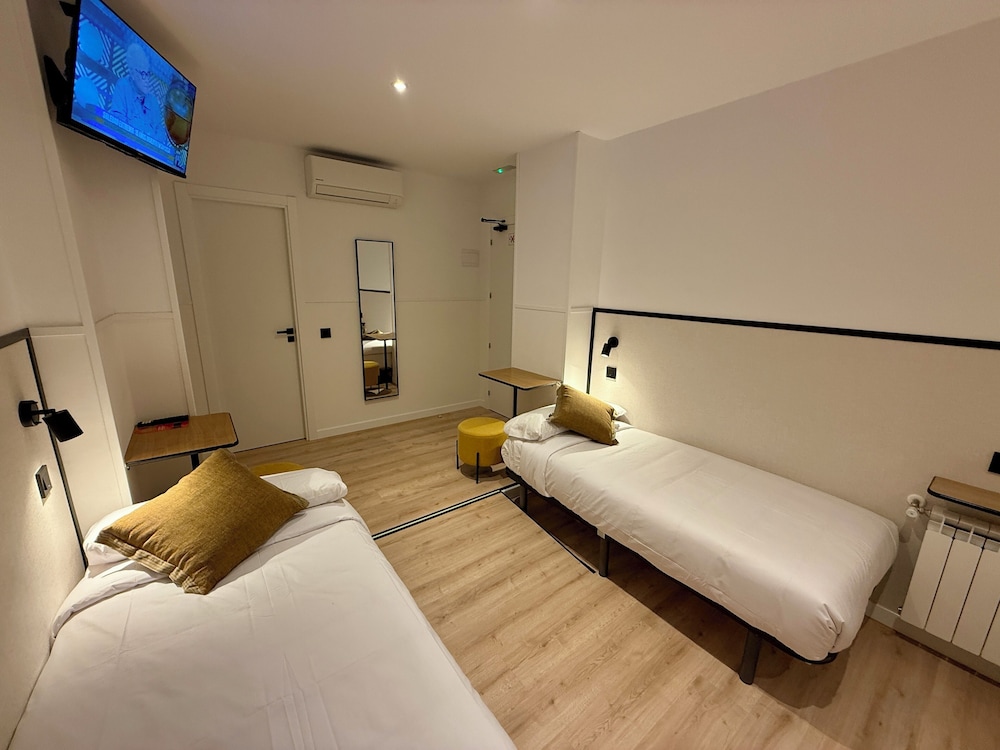 FAMILY, QUADRUPLE, MULTIPLE BEDS, CITY VIEW, BALCONY