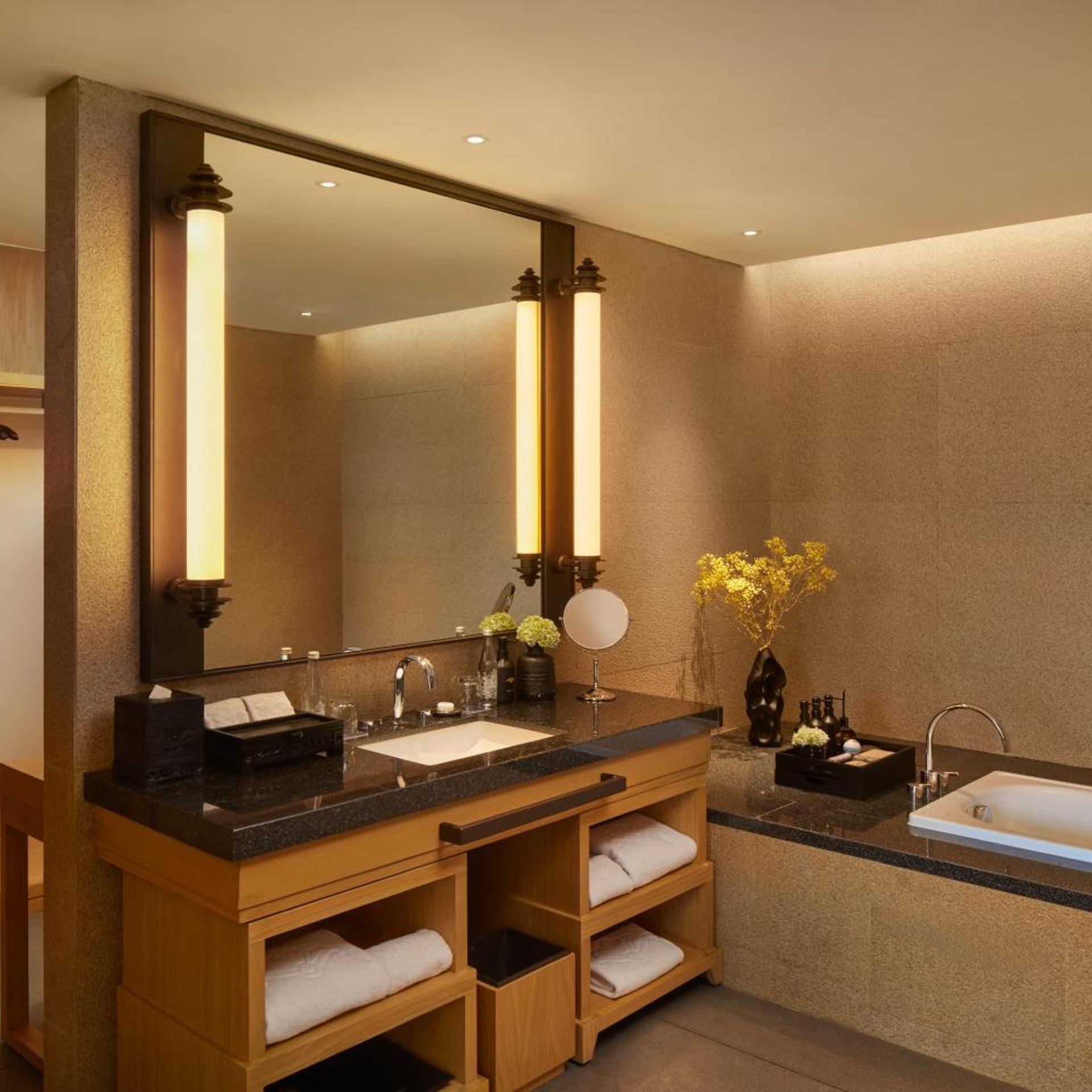جناح، Hotel Tentrem Jakarta 4/8