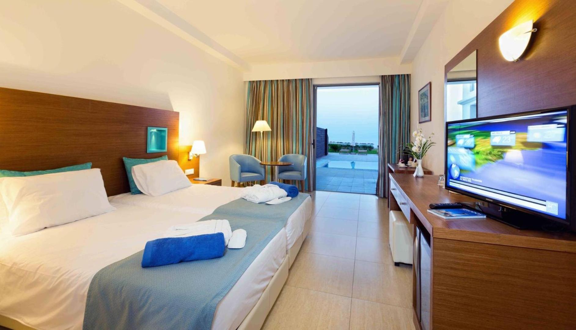 Junior Suite, Sea View, Shared Pool