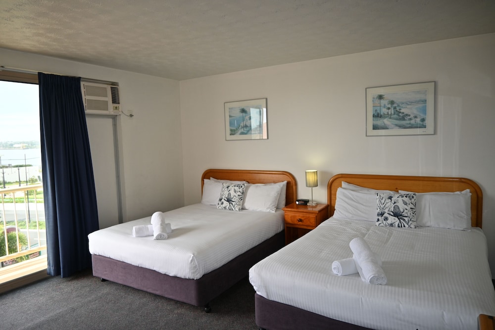 HAMILTON MOTOR INN 25/50