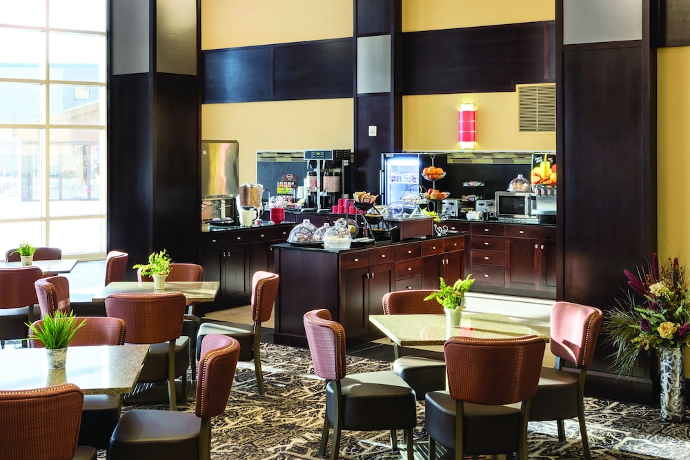 Clubhouse Hotel Fargo 25/36