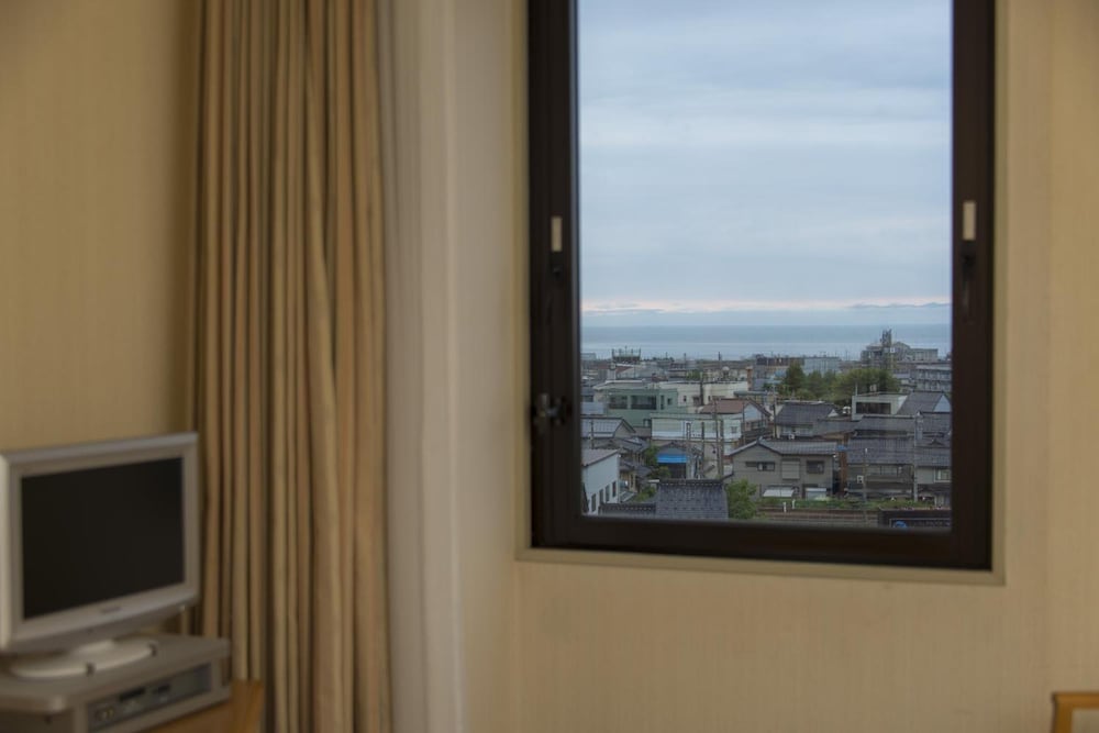 Sky Hotel Uozu Annex 46/49