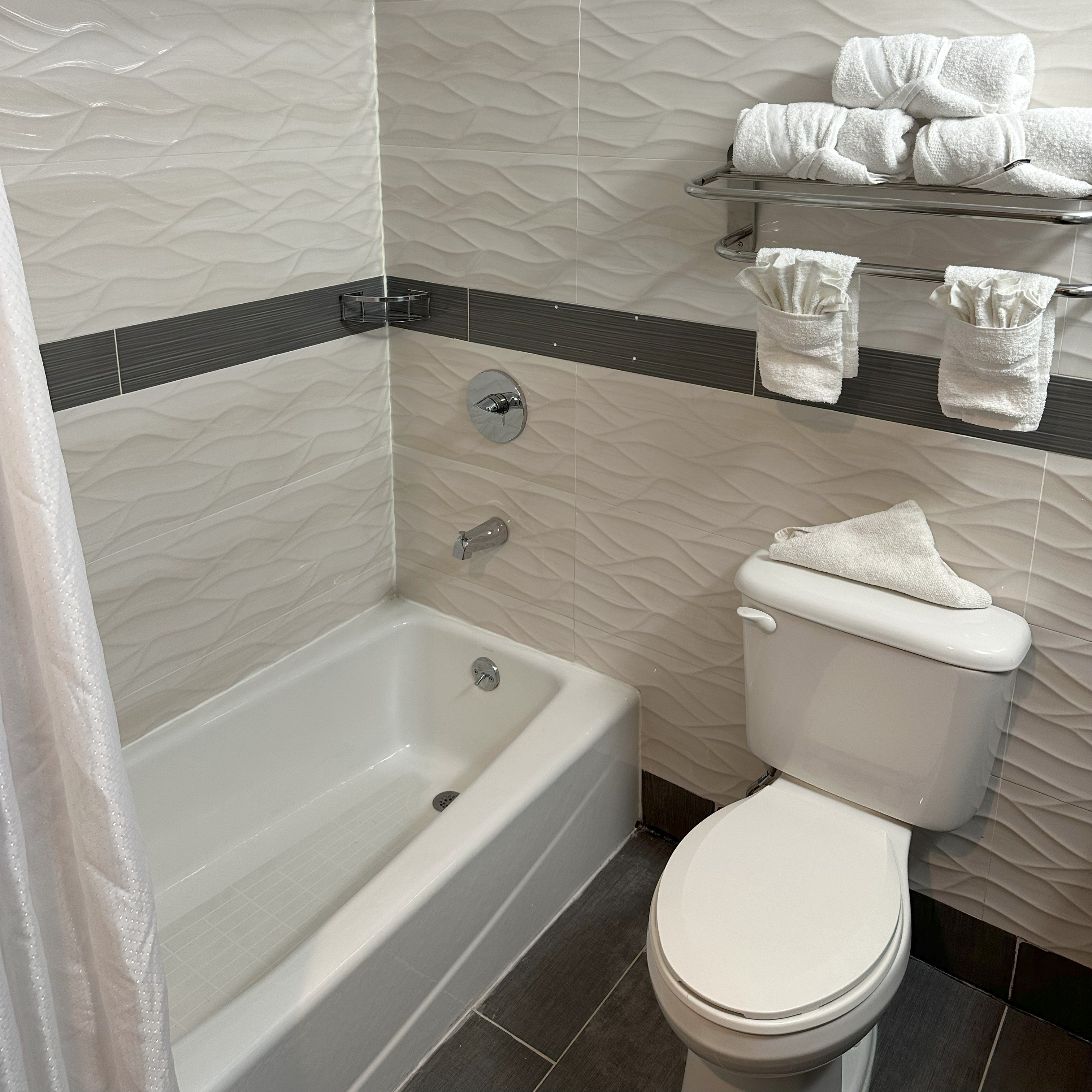 غرفة بريميوم بسرير كوين لذوي الإعاقة، Red Roof Plus Brooklyn - Flatbush Ave 4/5