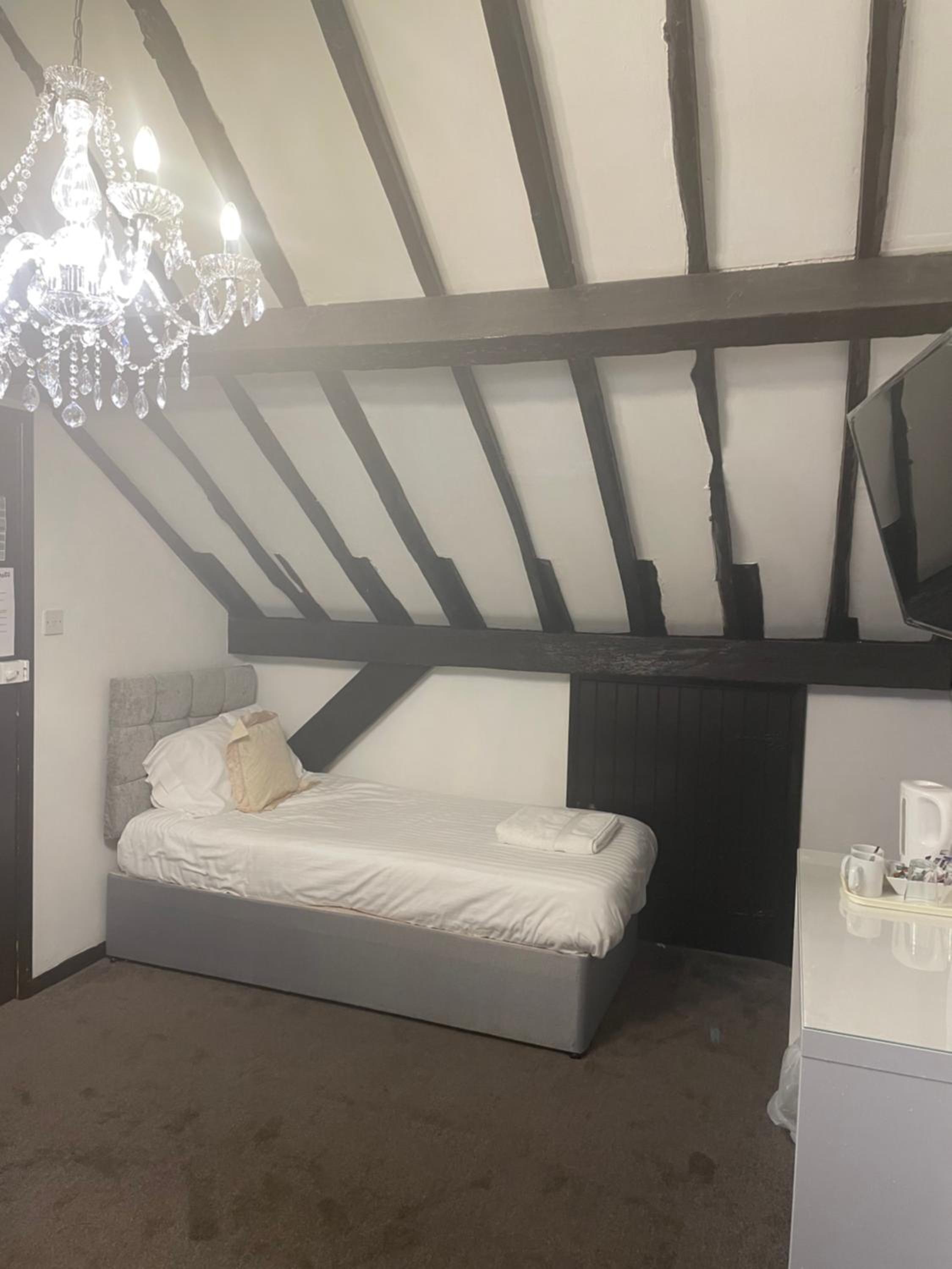 Coach House Hotel 24/60