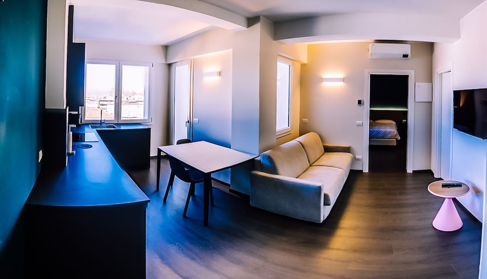 Venice Terminal Apartments and Suites 23/30
