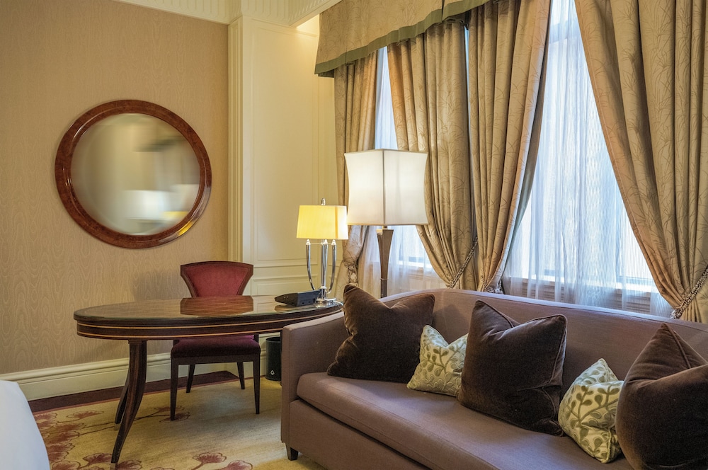FAIRMONT PEACE HOTEL 30/50