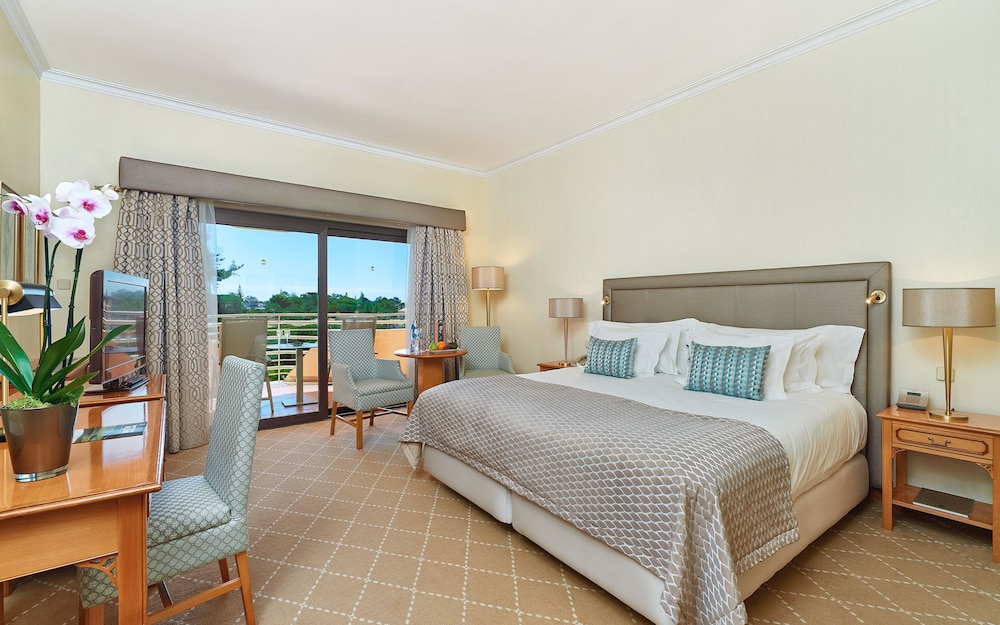 Room, Twin Beds, Golf Course View, Garden Side