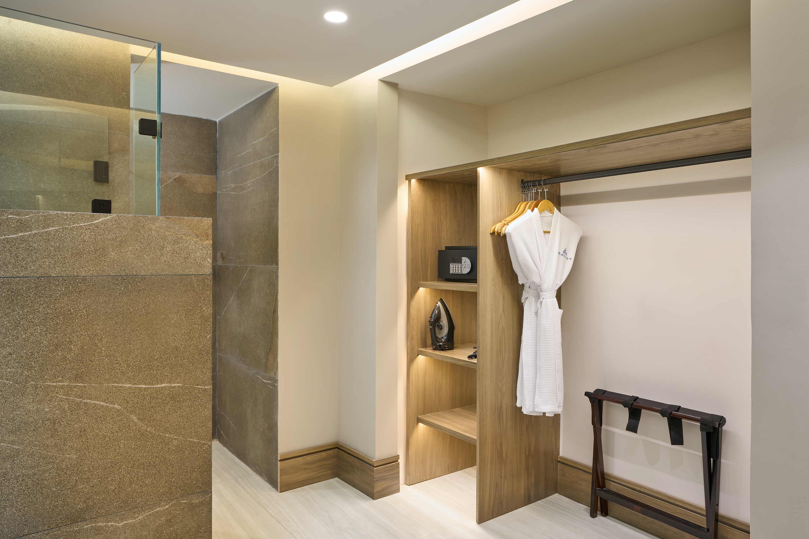 Suite, Sea View