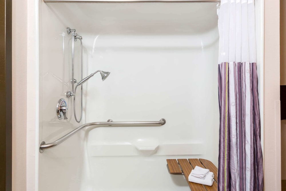 La Quinta Inn & Suites by Wyndham Goodlettsville - Nashville 16/58