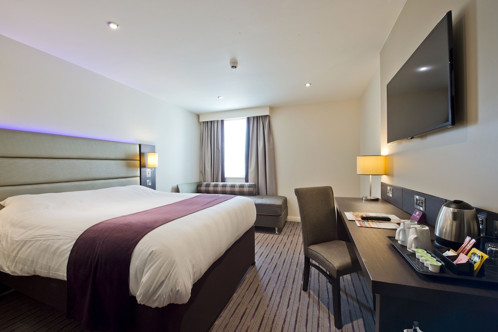 Premier Inn Addlestone 12/36