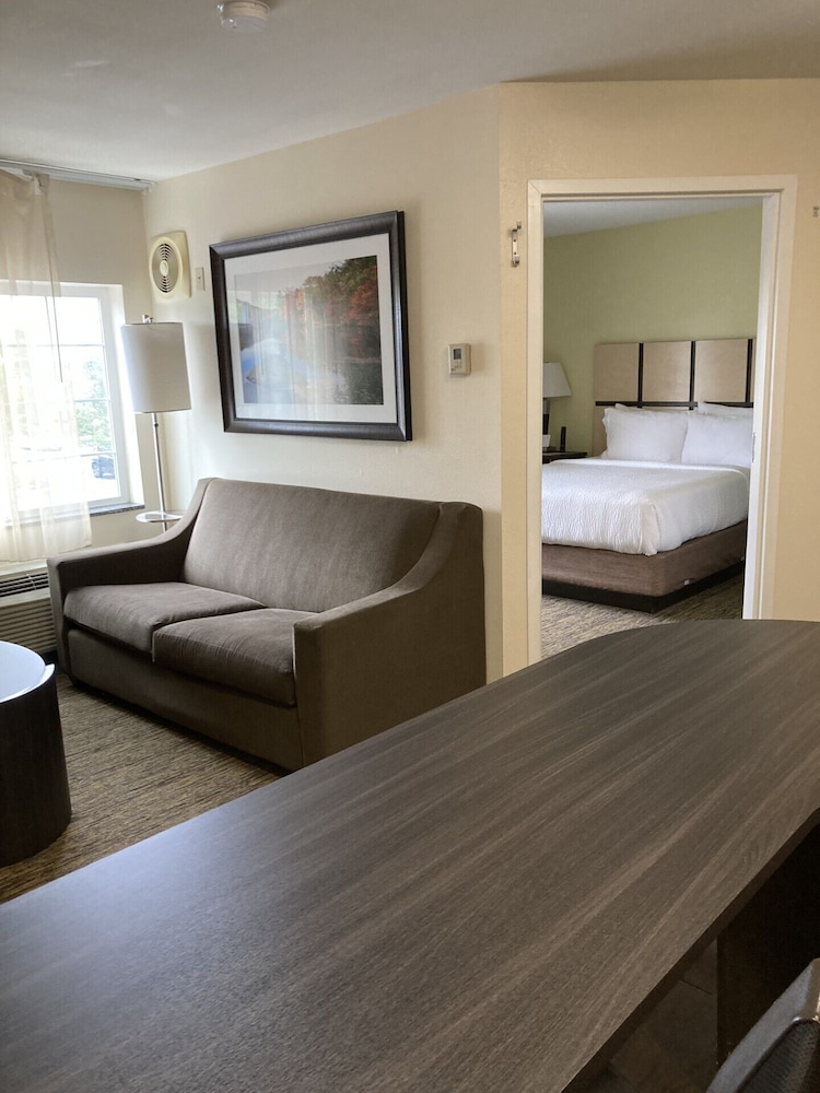 Candlewood Suites Windsor Locks Bradley Arpt 36/56