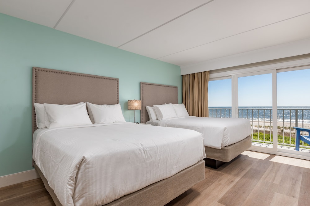 SUITE, 2 QUEEN BEDS, OCEAN FRONT, SOFA