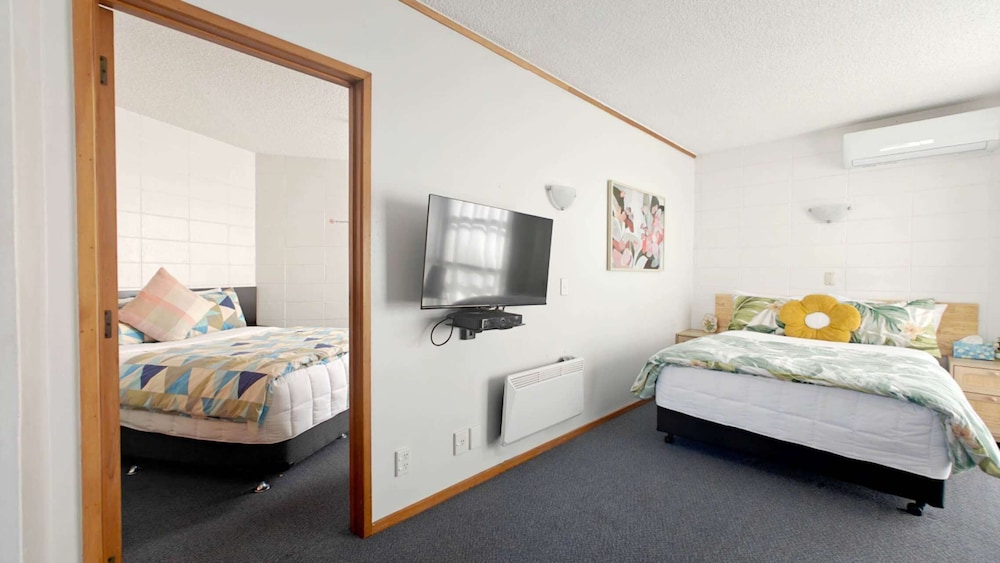 Motel Six 11/55