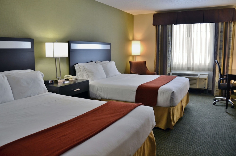 Holiday Inn Express Suites Center Township 18/78