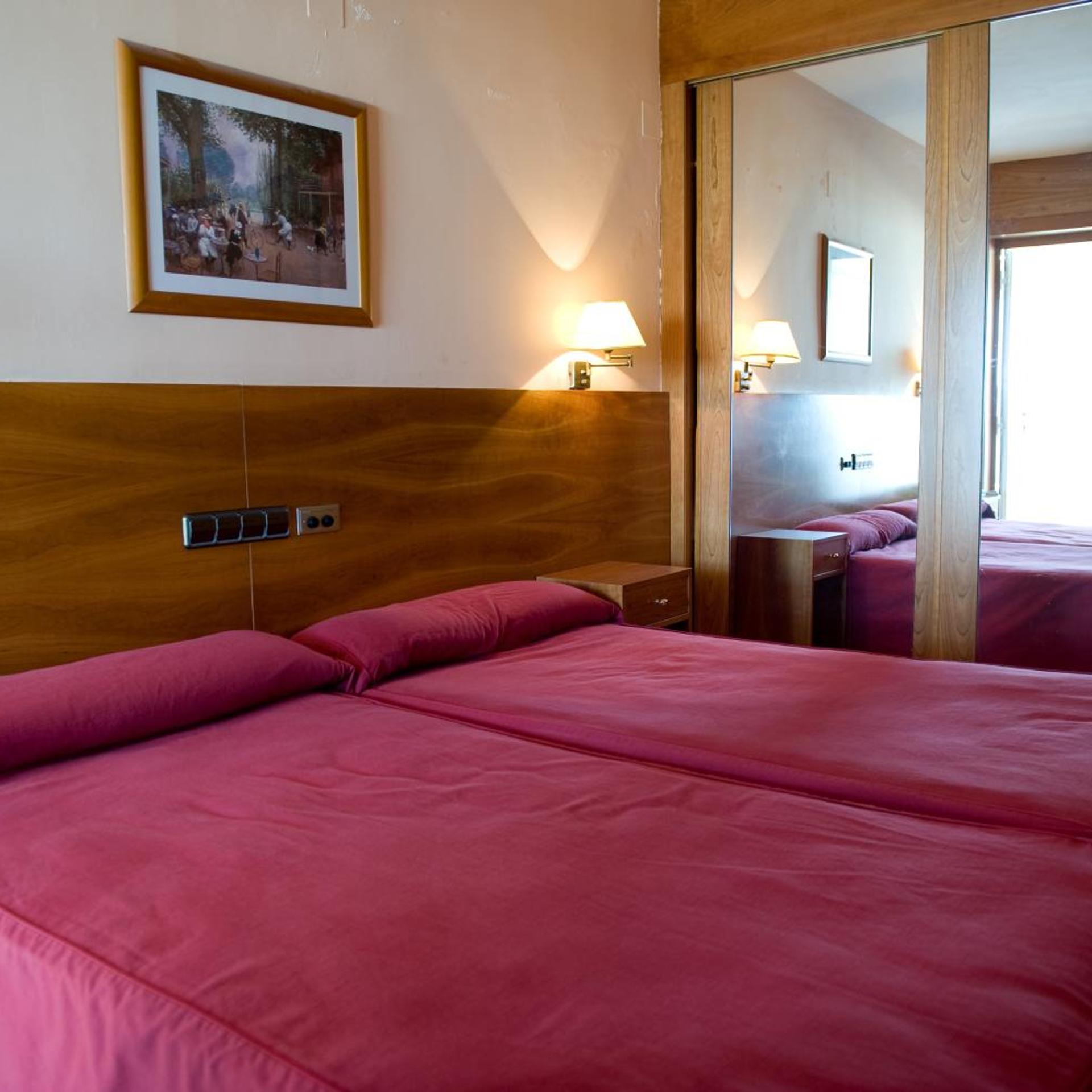 غرفة بسرير مزدوج أو سريرين منفصلين مع سرير إضافي، Hotel La Maruxina 2/6