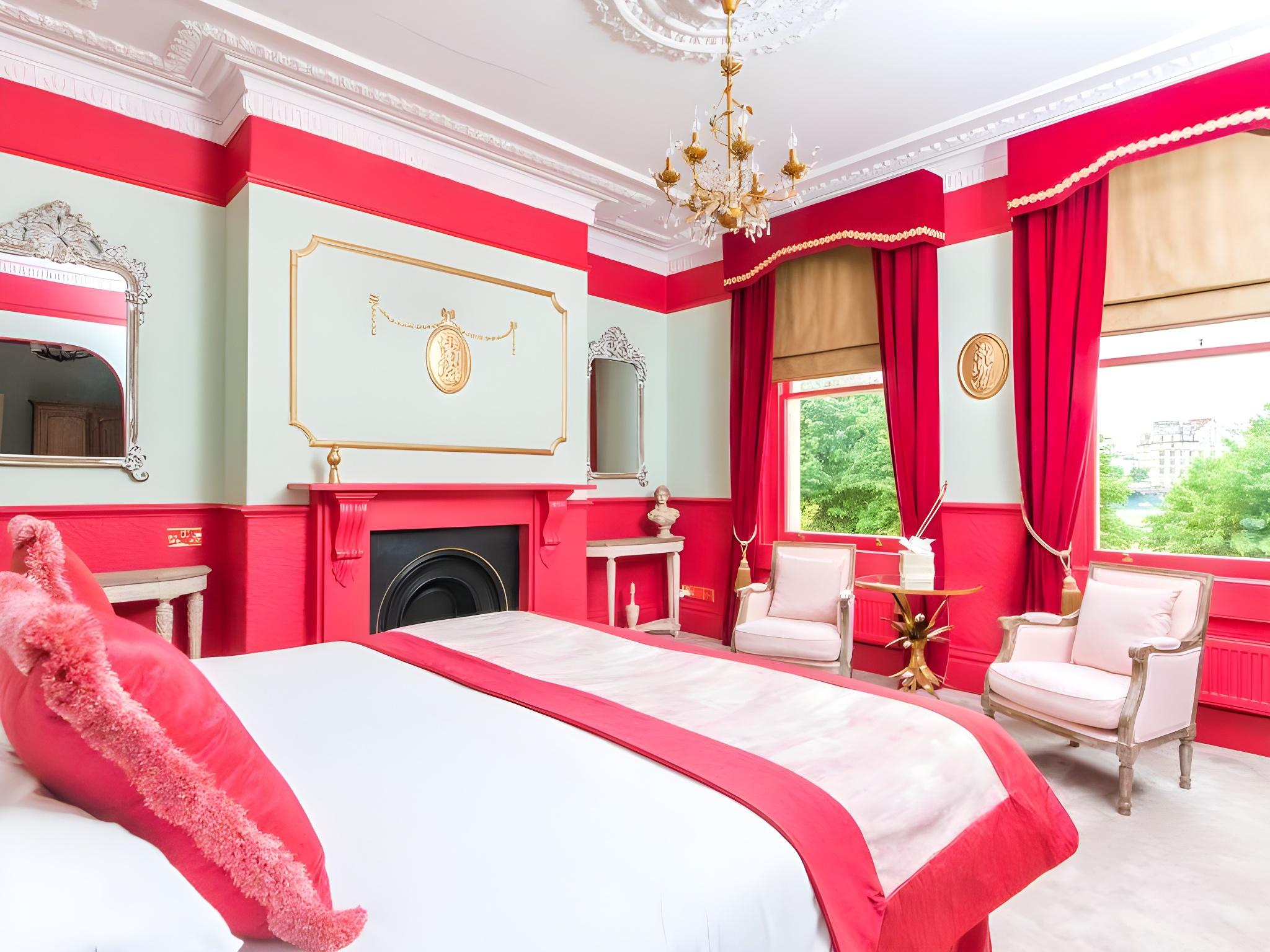 Grand, Suite, Queen Bed