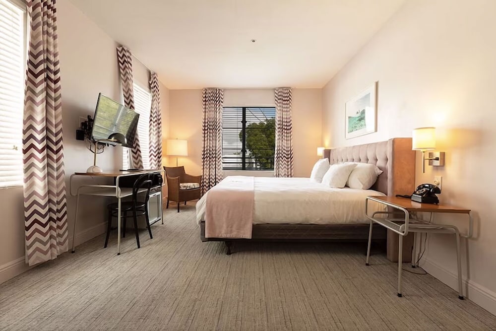 The Astor by LuxUrban 11/30