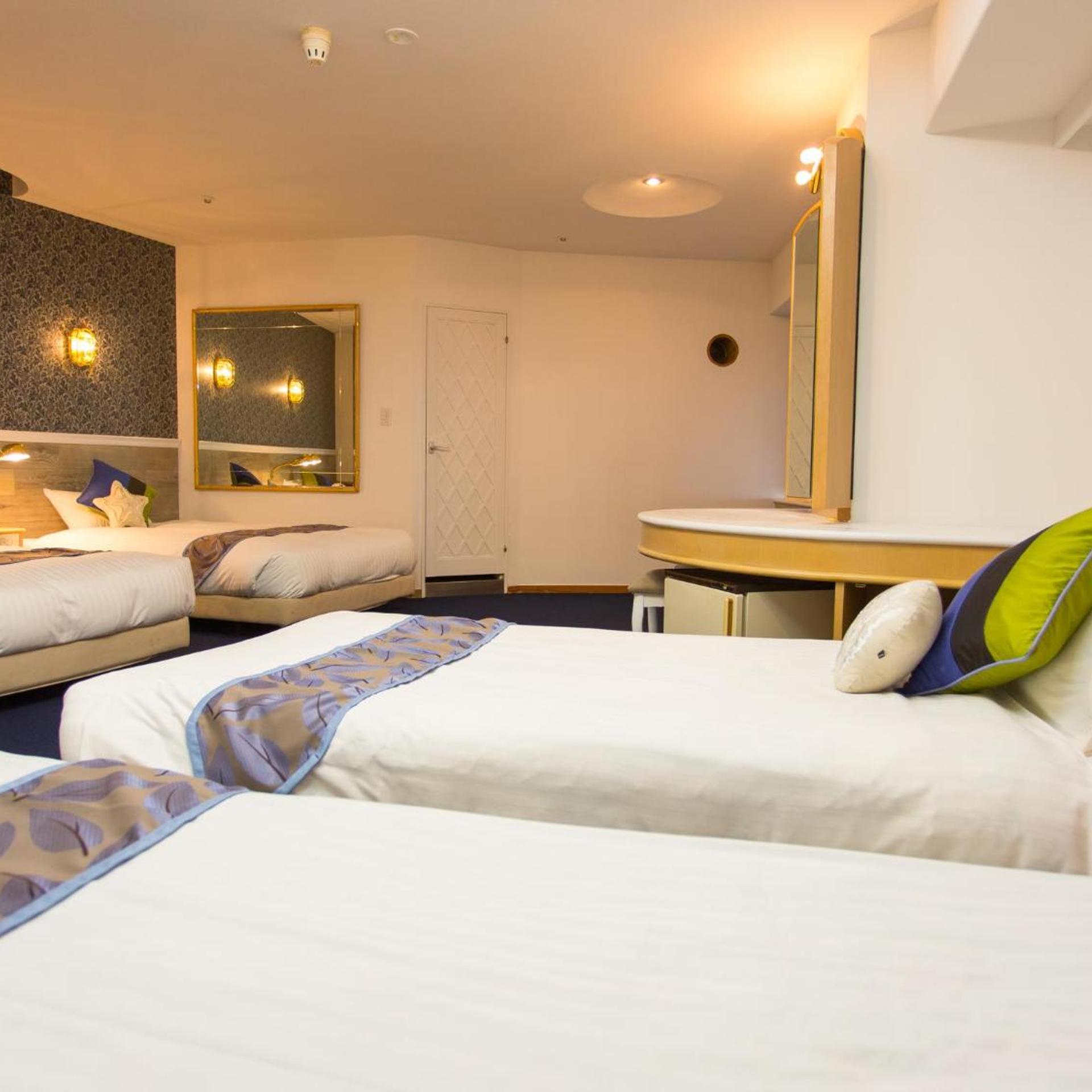 Room, Quadruple