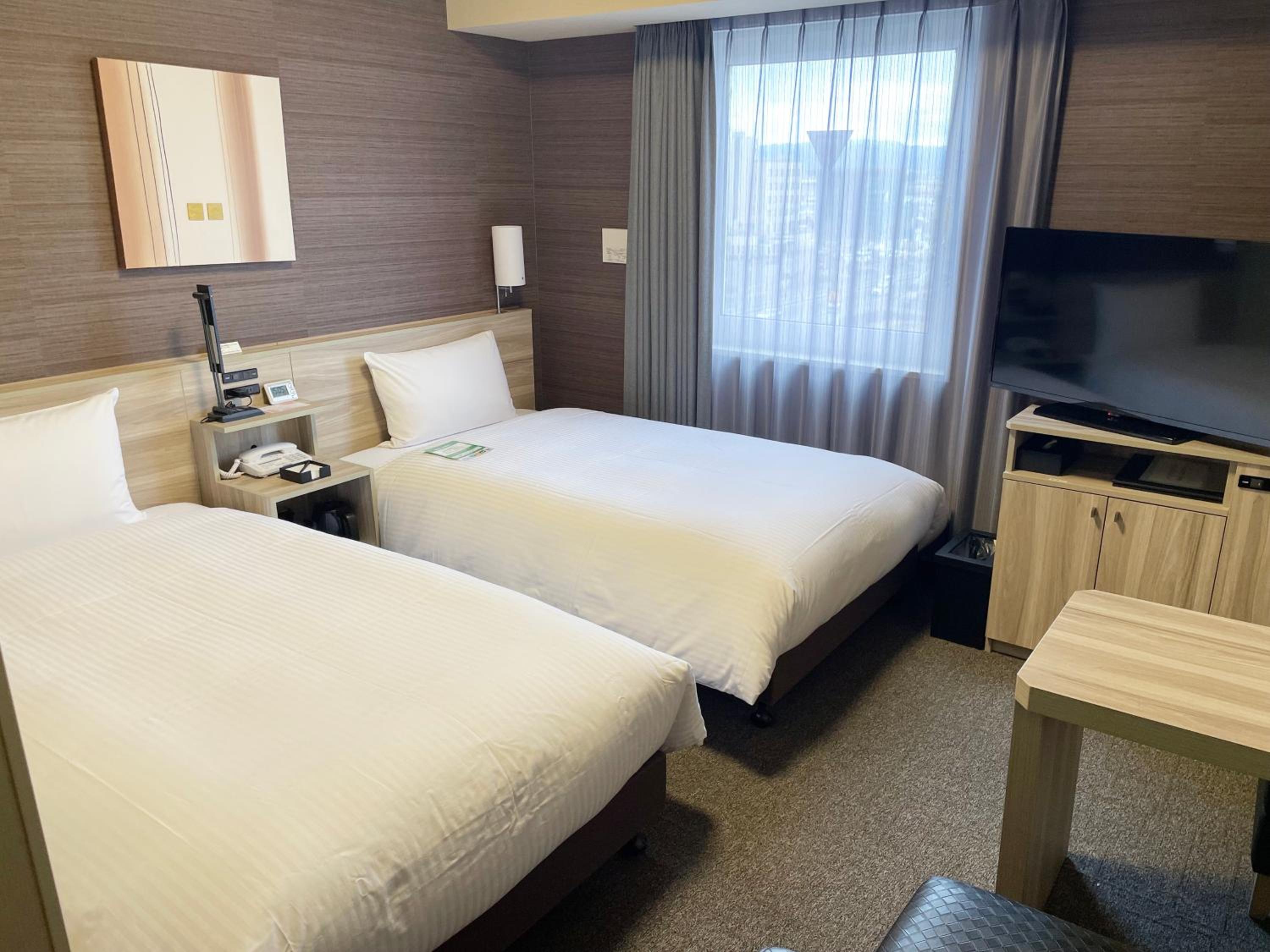 Room, Twin Beds, Electronic Cigarette Only