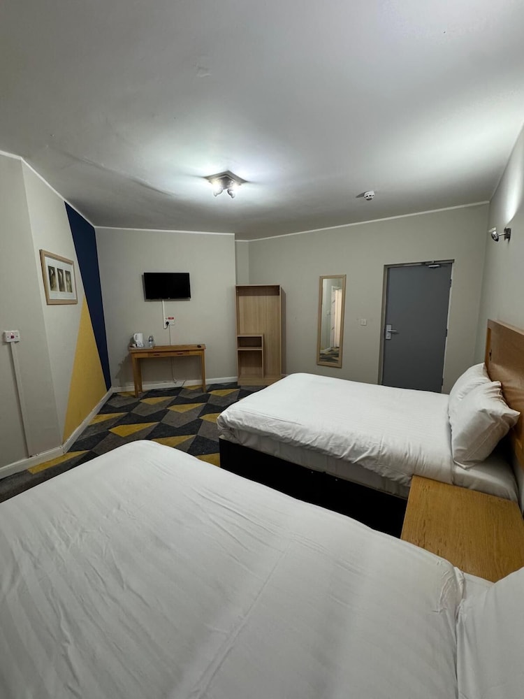 OYO Weaste Hotel 24/50