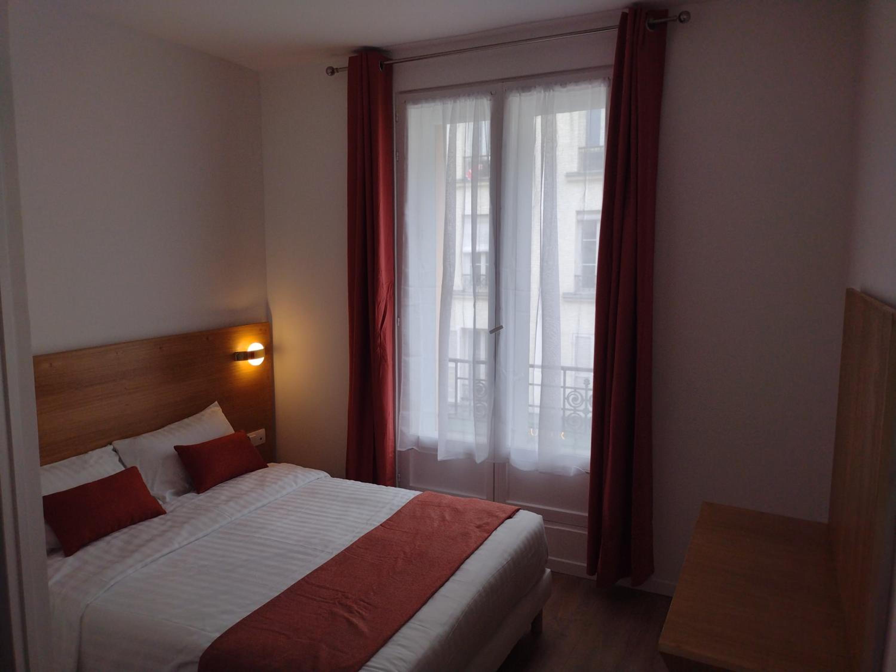 ROOM, SINGLE