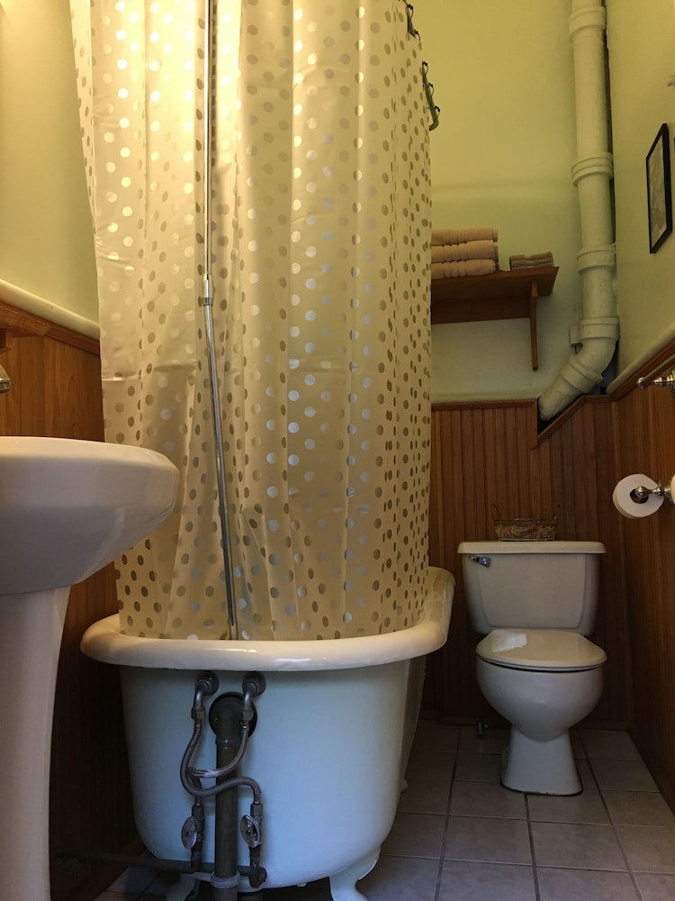 Garden District B&B 35/39