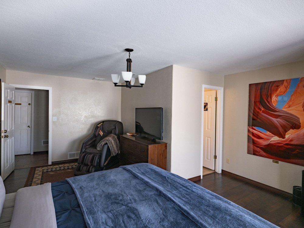 غرفة بفراش فوتون وسرير كينج وسرير فردي، Bryce Trails Bed and Breakfast 2/3