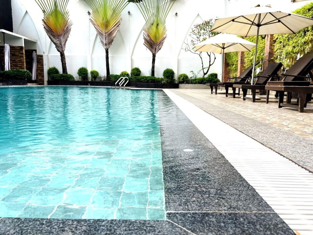 Aristocrat Residence Hotel 75/80