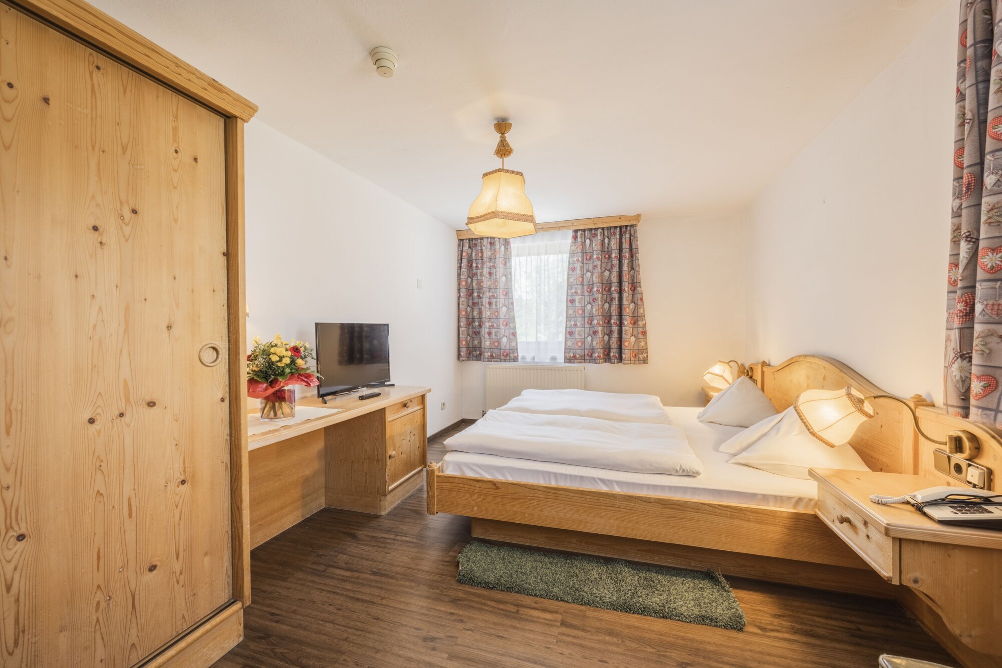 TRADITIONAL, DOUBLE BED