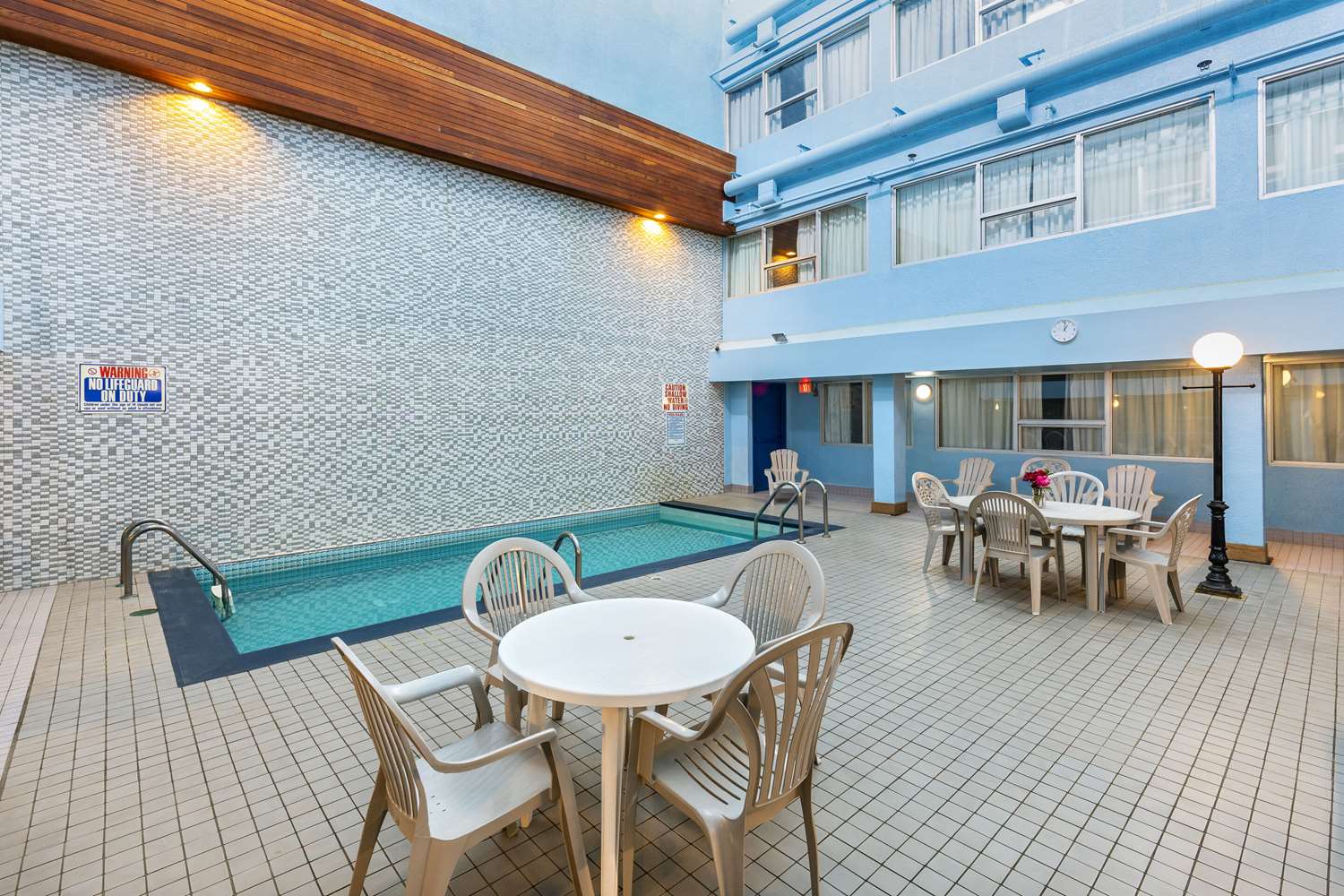 Comfort Inn & Suites Edmonton Downtown 33/34