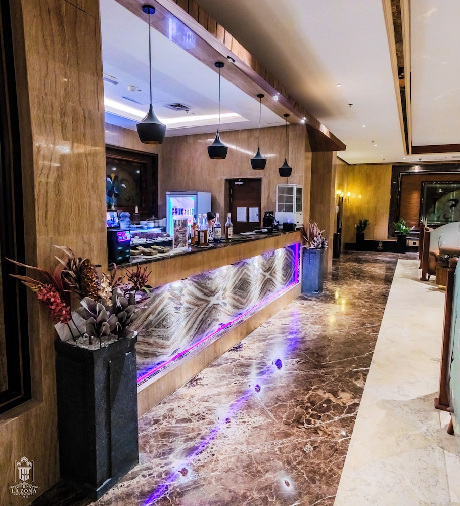 La Zona Continental Hotel 8/65