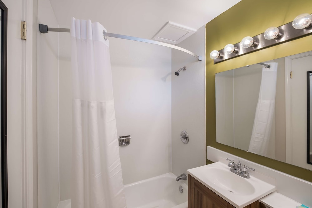 Room, King Bed, Americas Best Value Inn-Painted Post 6/7